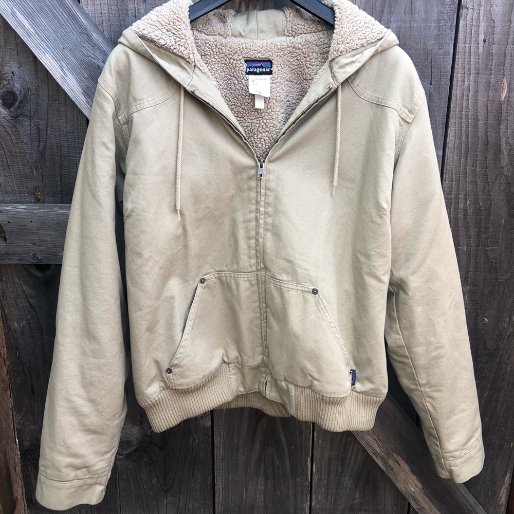 PATAGONIA// women’s lined canvas hoody Retro Khaki // says size XL but fits M
